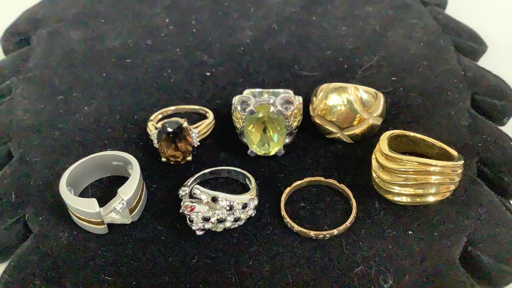 7 Rings, 18 and 14 k.. (1 of 4)