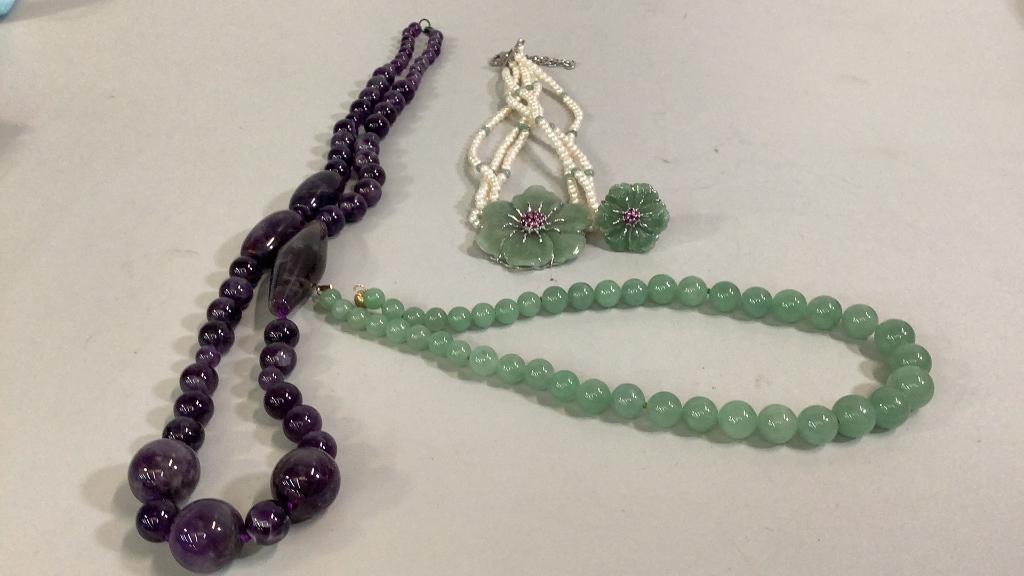 4 Pieces Jewelry (1 of 4)