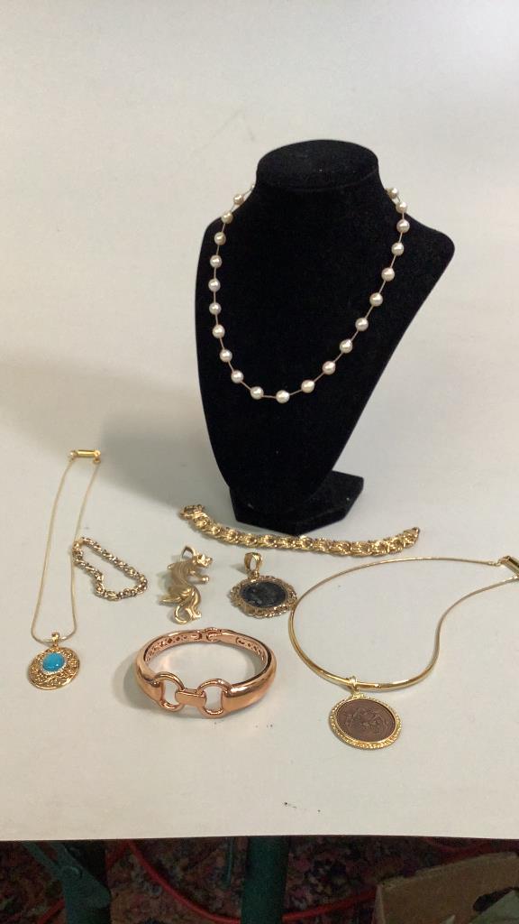 8 Pieces Mixed Jewelry (1 of 7)