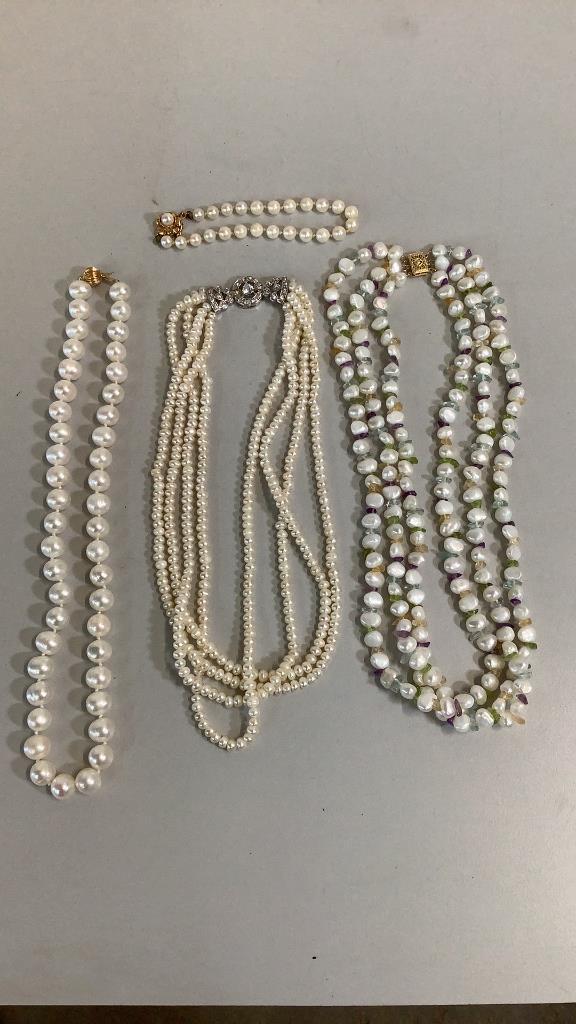 4 Pieces Pearl Jewelry (1 of 6)