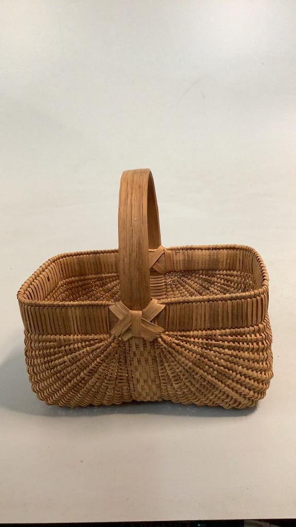 Great Little Hand Woven Basket (1 of 5)