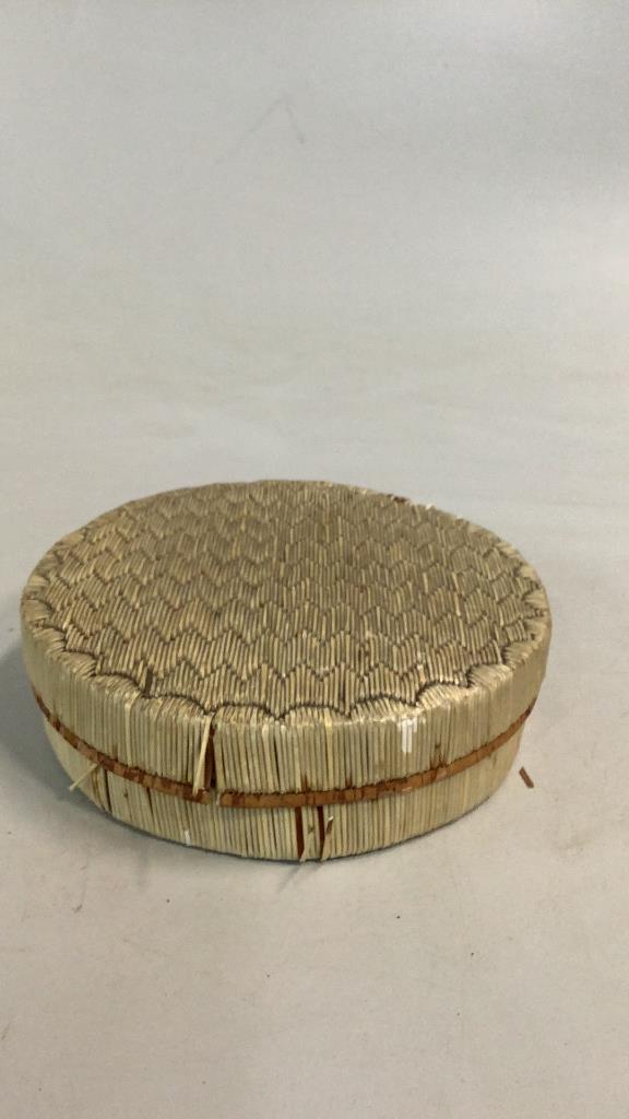 Micmac Native American Quill Basket (1 of 4)