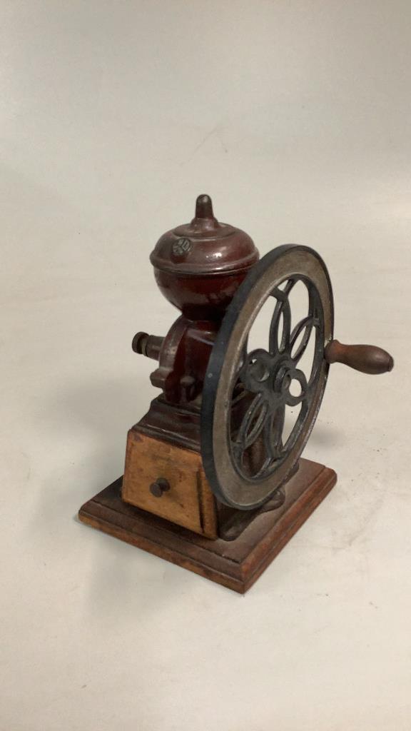 Rare Early Spice Grinder (1 of 4)