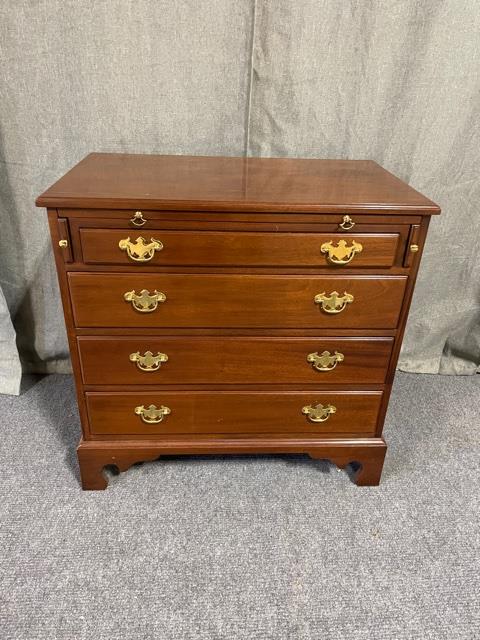 Kittinger Williamsburg Adaptation Bachelors Chest (1 of 2)