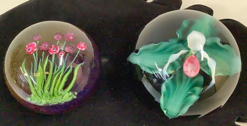 2 Daniel Salazar Art Glass Paperweights (1 of 7)
