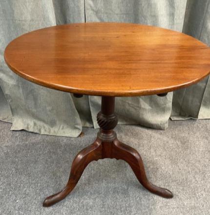 American Queen Anne Tilt Top Tea Table (1 of 5)