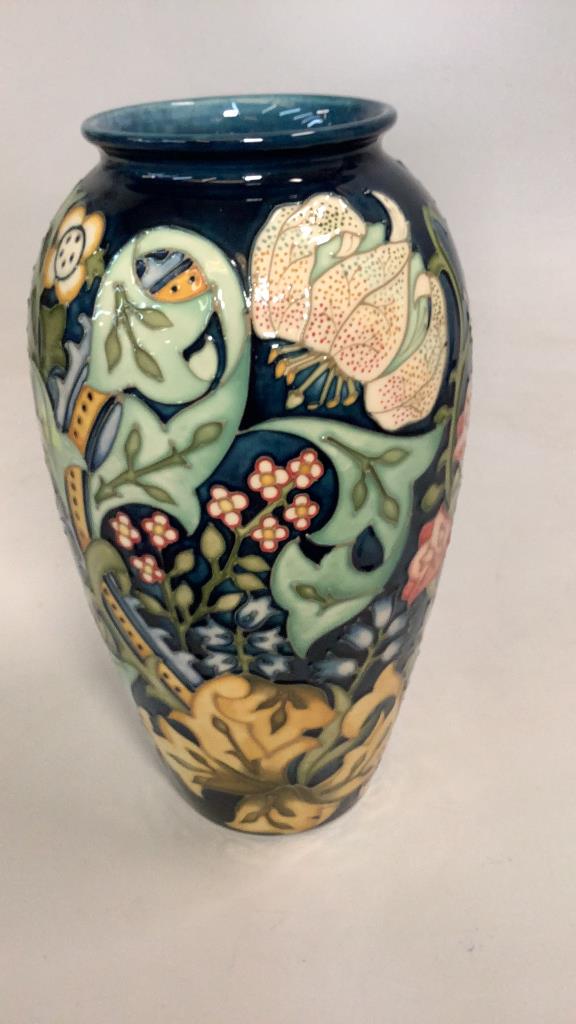 Moorcroft Golden Lily Vase (1 of 7)