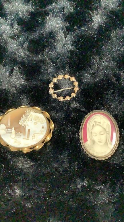 Cameos, Circle Pins (1 of 5)
