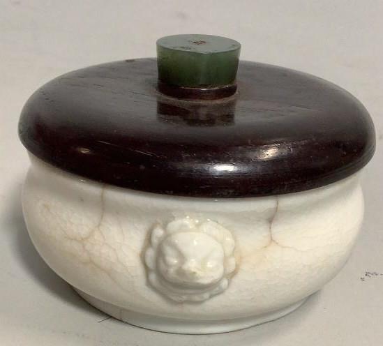 White Glazed Jar, Jade Finial (1 of 7)