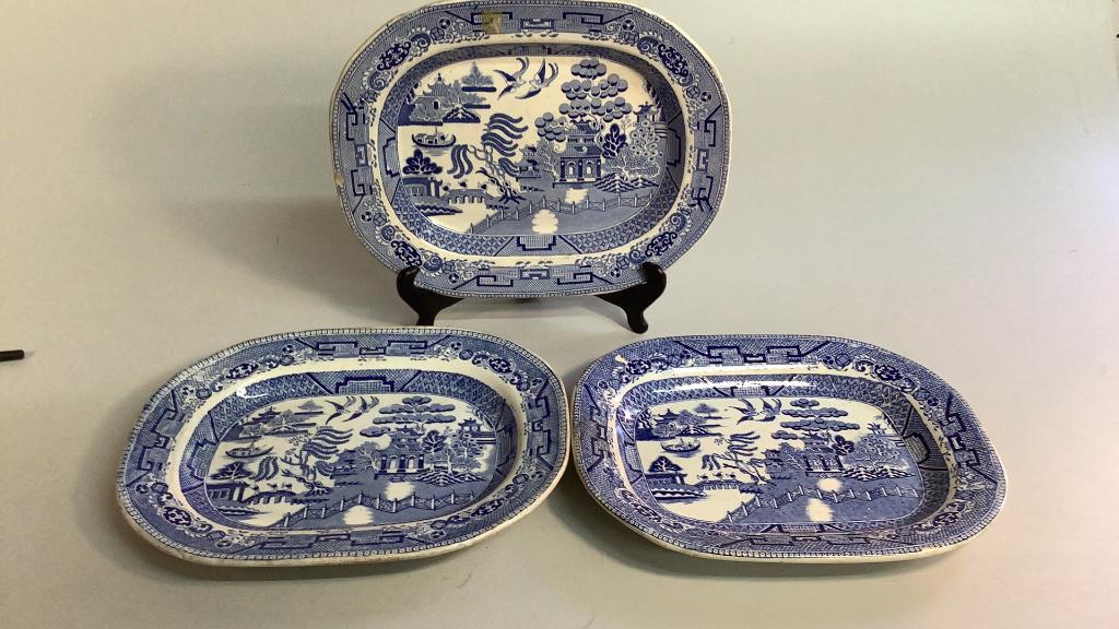 3 Blue Willow Platters (1 of 4)