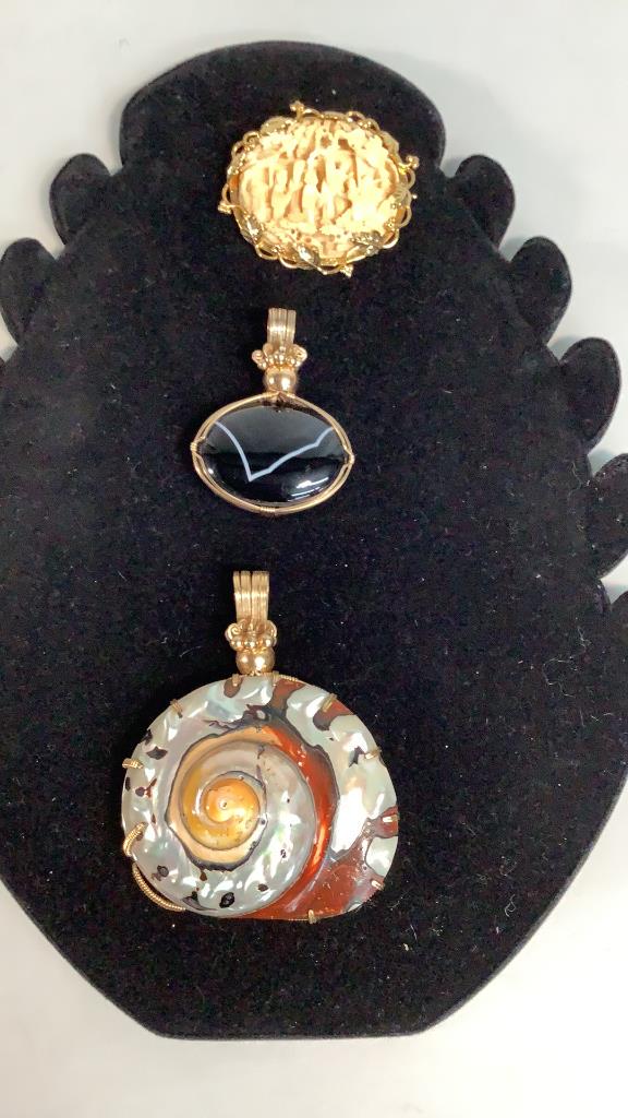 3 Costume Pendants, Broach (1 of 6)