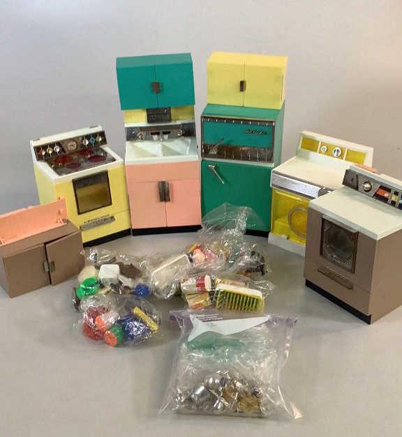 Toy Kitchen, Vintage: Made by Deluxe Reading, includes stove, sink, washer,dryer,refrigerator and accessories
