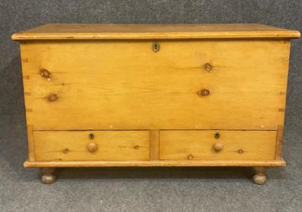 Pine Split Drawer Blanket Chest: Split Dovetailed Drawers, Dovetailed Case, turned feet