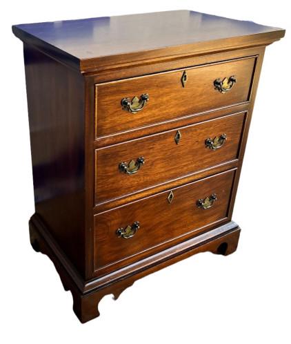 Diminutive Craftique Chest: Chippendale style, banded & graduated drawers, 28 t x 22 w x 14 d