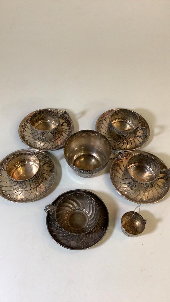 Combined Group Silver Table Articles (1 of 9)