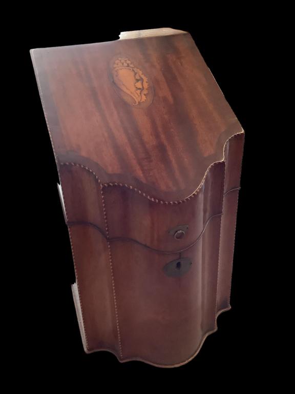 George III Knife Box: British George III mahogany knife box, molded case with satinwood inlay shell cartouche, sloped hinged lid, fitted interior section, interior lid with 6 point star, rope circle, * splits to each side,