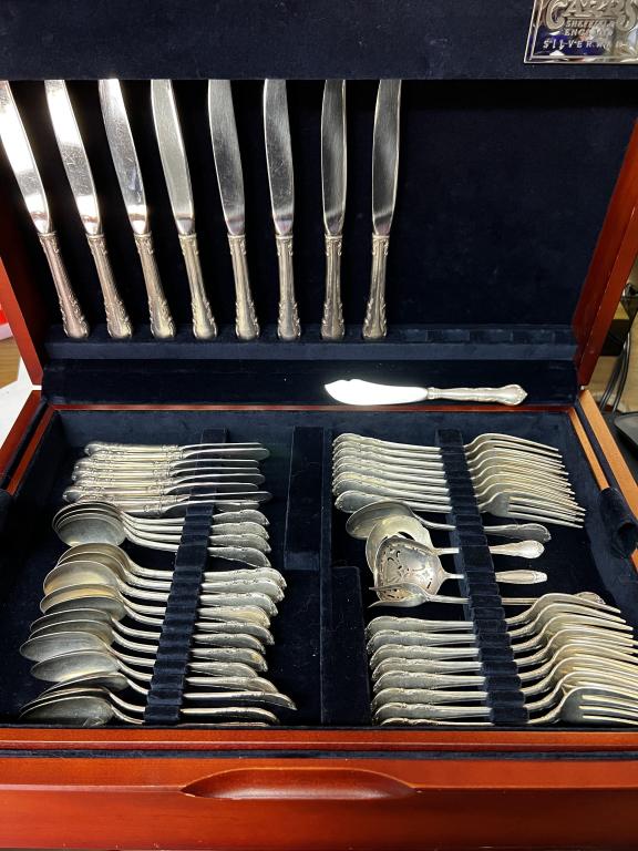 Set of Lunt Sterling Flatware in Case (1 of 4)