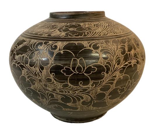 Blackware Pottery Ola: Central America or Mexico large 12 x 14 inch vessel, overall incised decoration