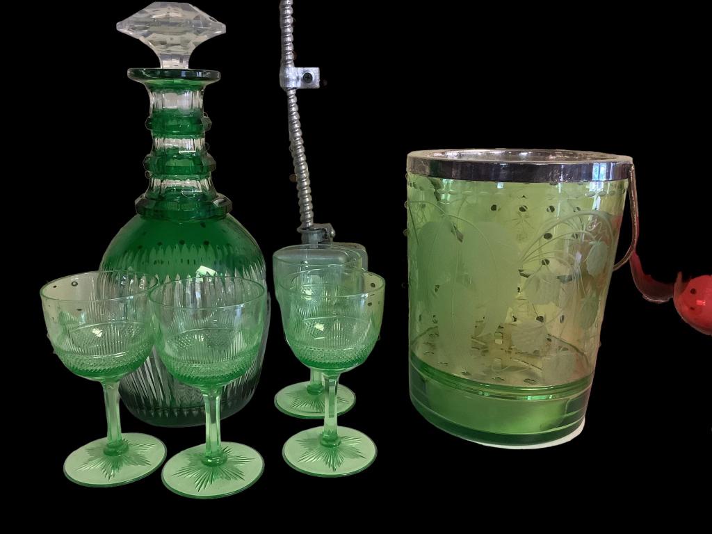 Emerald Cut Decanter, Etched Ice Bucket, Hawks (1 of 5)