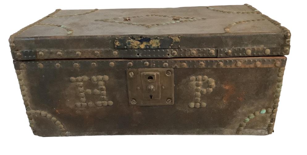 Antique Stagecoach  Trunk (1 of 5)