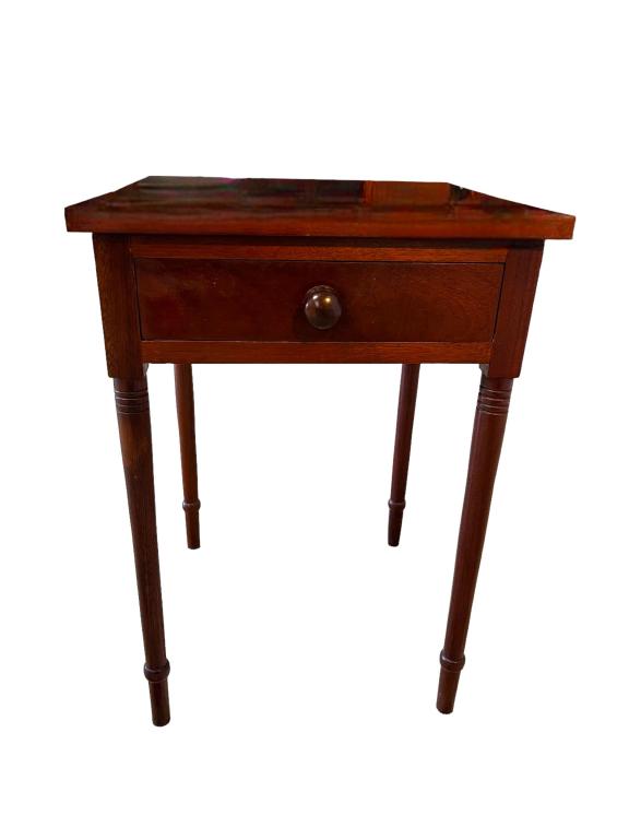 Sheraton Mahogany 1 Drawer Stand (1 of 3)