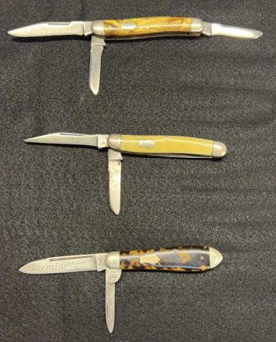 3 Vintage Remington UMC Pocket Knives: 2 blades with Bakelite handle Remington etched blade 6.25 open, 2 blades bone handle 6.75 3 blade with stone handle 9.25 open R3555