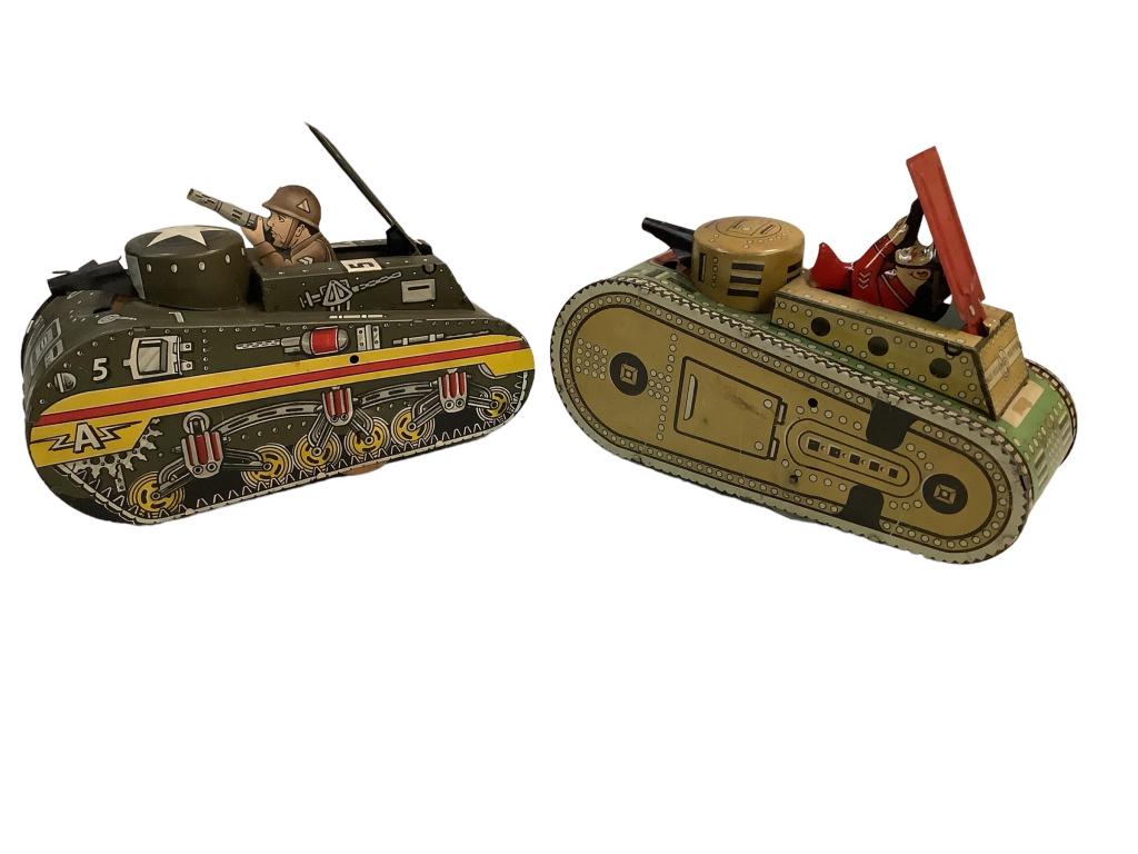 Two Marx Tin Wind Up Army Tanks (1 of 5)