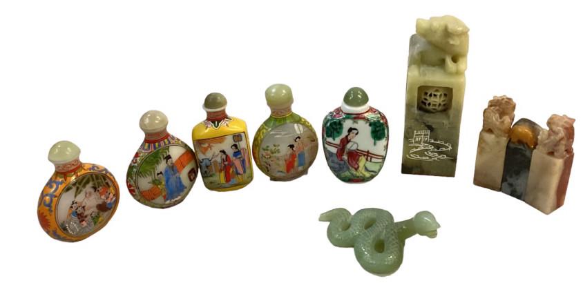Asian Snuff Bottles, Stamps/ Seals, Snake (1 of 5)