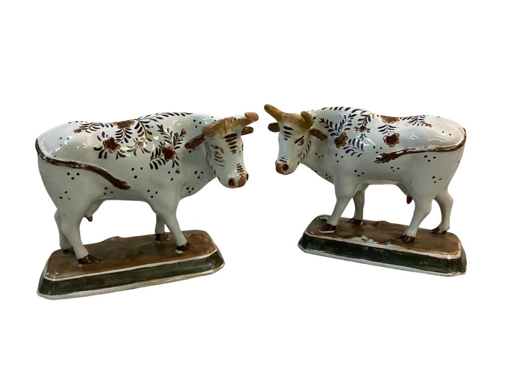Pair Staffordshire Cows (1 of 4)