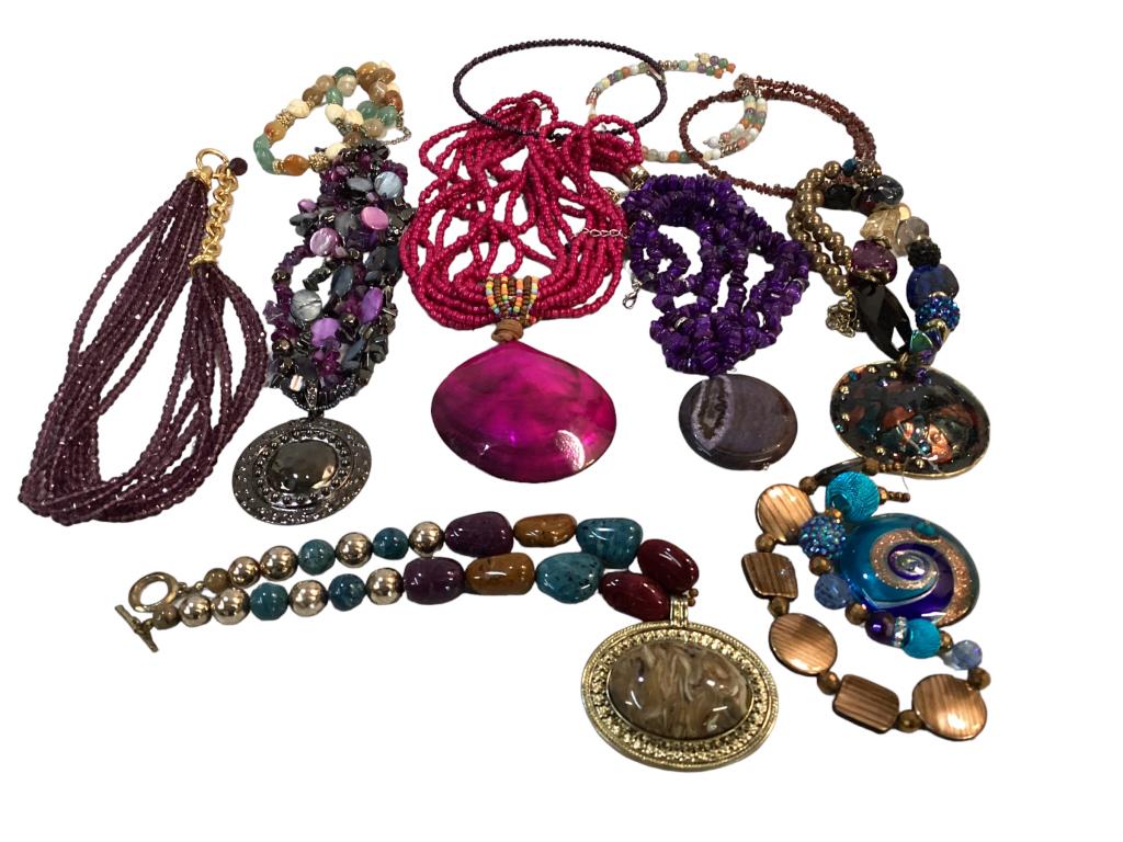 Costume Jewelry: 10 pieces, necklaces, chokers