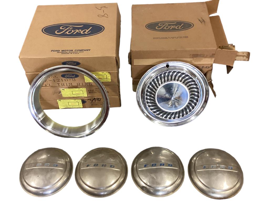 Ford Wheel Covers and Trim Rings Thunderbird (1 of 7)