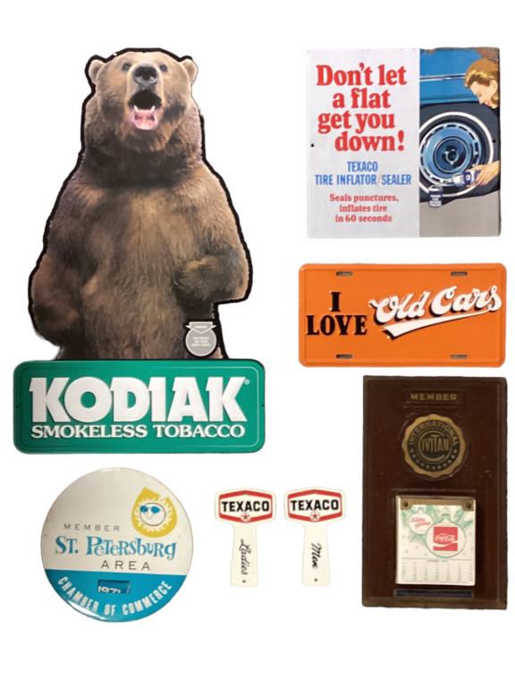 7 Pieces Advertising and Signage (1 of 7)