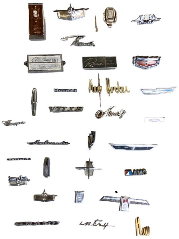 30 Assorted Vintage Car Badges (1 of 8)