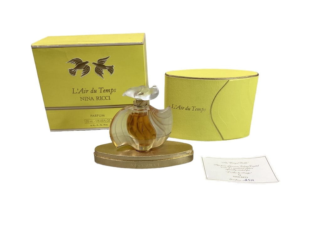 Nina Ricci Parfume in Lalique Crystal (1 of 6)