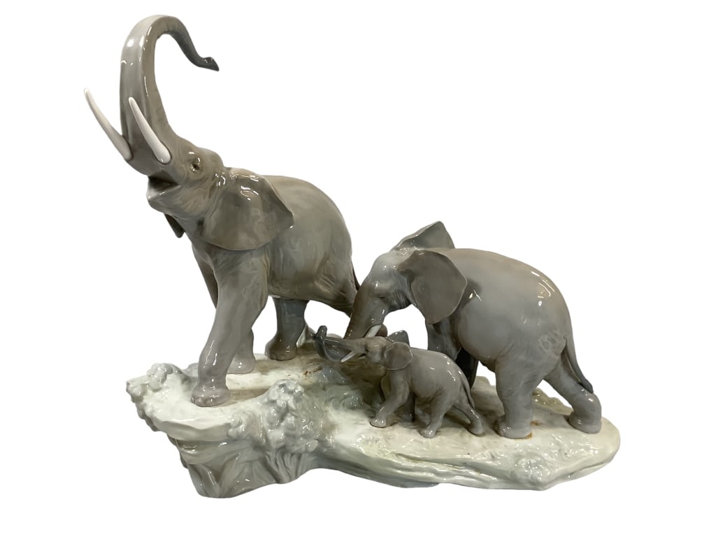 Lladro Elephants Walking (1 of 4)