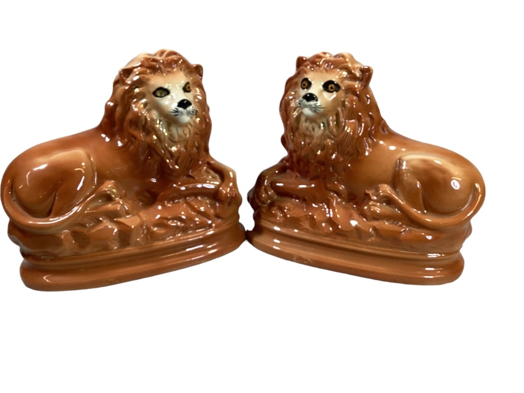 Pair Staffordshire Lions (1 of 4)