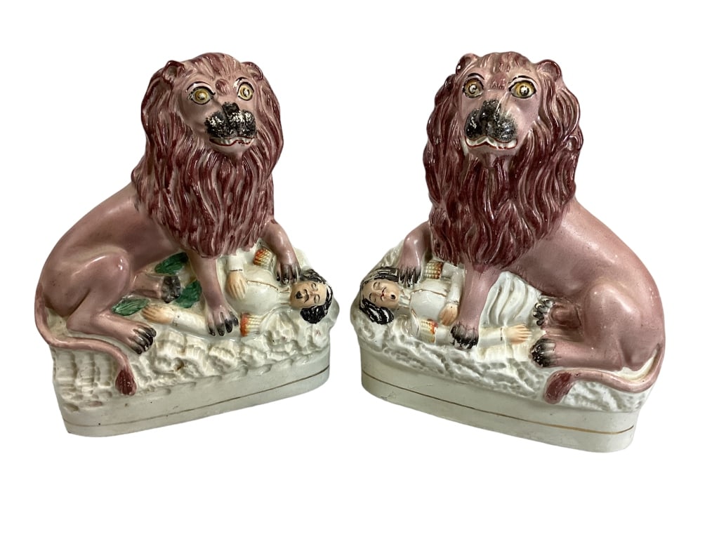 Pair Staffordshire Lions in Victory (1 of 5)