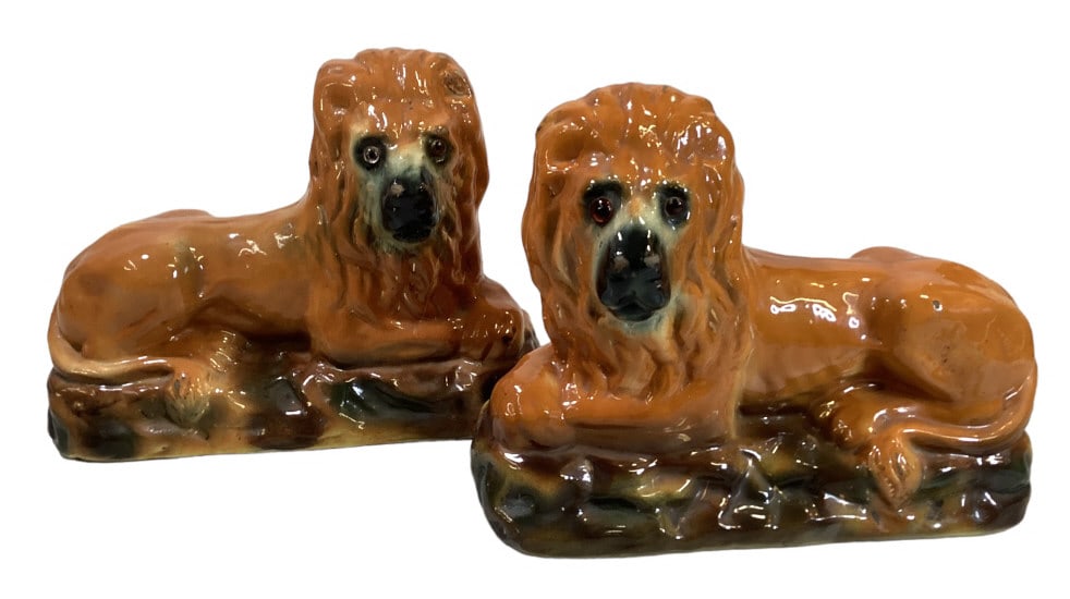 Pair Staffordshire Lions (1 of 4)