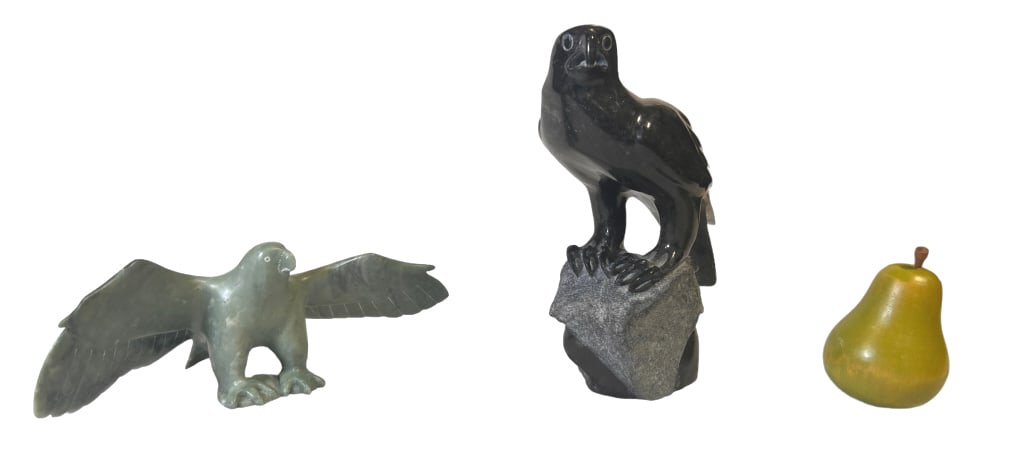 2 Vintage Inuit Carved Eagles (1 of 6)