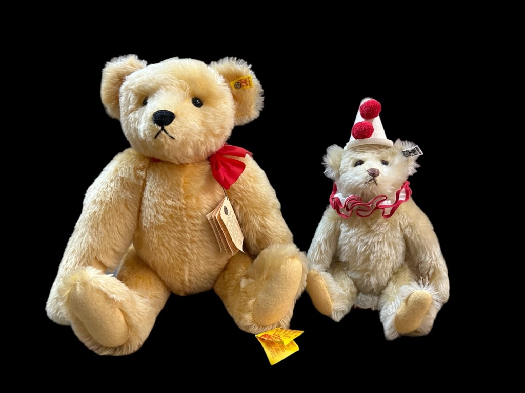 2 Steiff Collectors Bears (1 of 9)