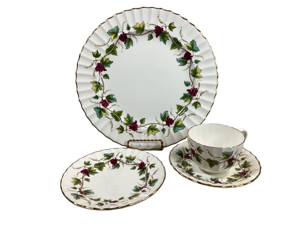 Partial Set Royal Worcester  Bacchanal China (1 of 4)