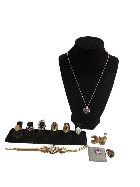 Nice Collection of Jewelry (1 of 6)