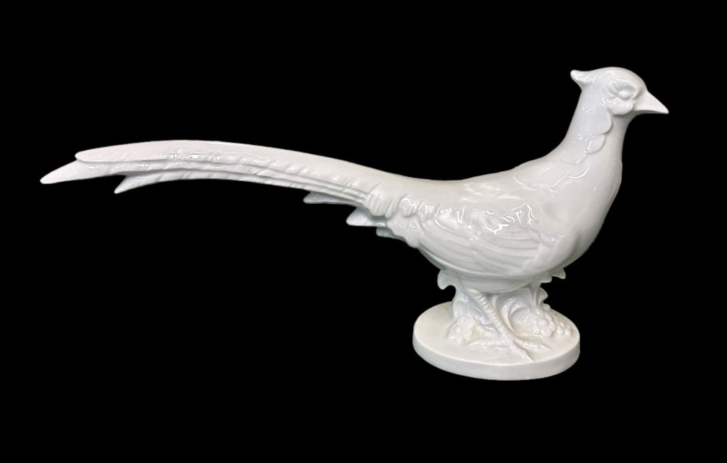 Herend White Porcelain Pheasant: Unpainted, Blue Herend Mark on base and 5178..good condition: no chips, cracks or repairs, some surface grime..6.5H x 12.5W x 3D Line Item # 2