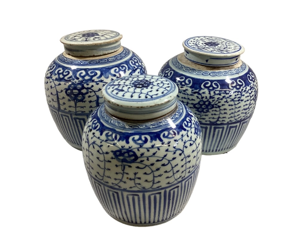 Three Blue and White Export Jars (1 of 5)