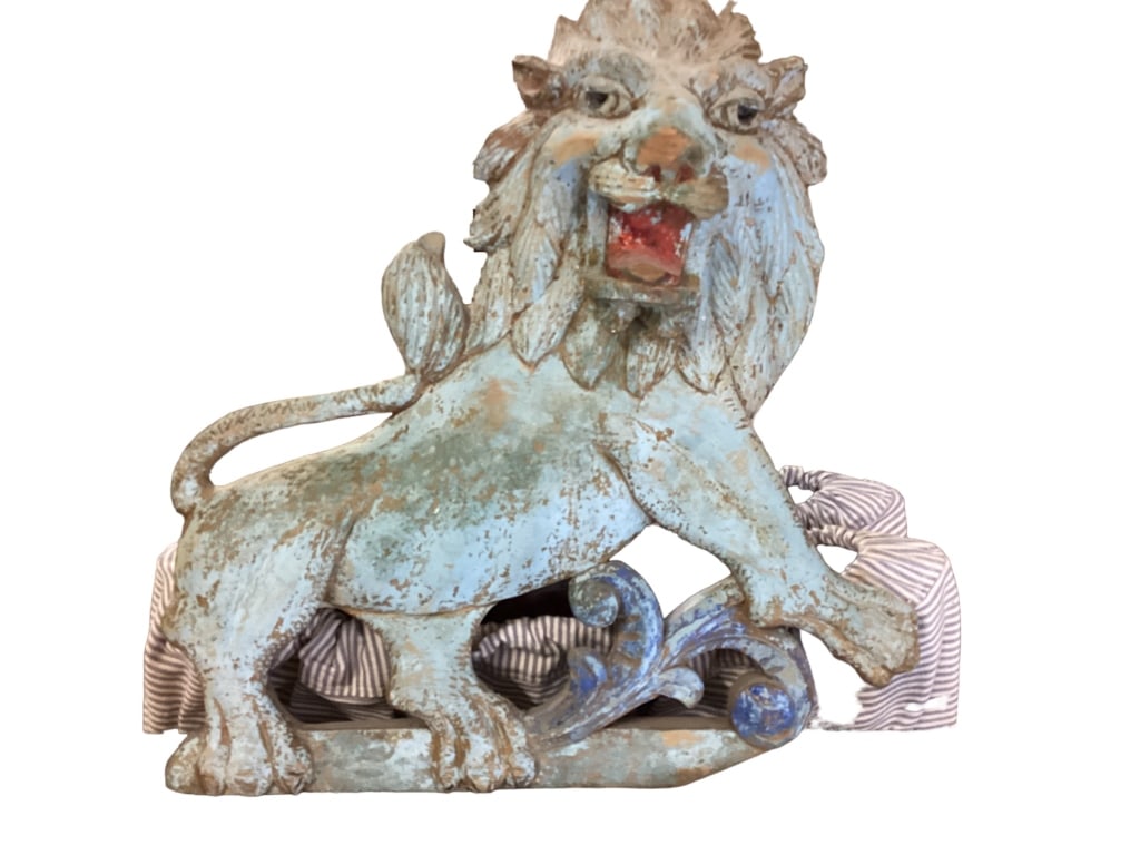 Heraldic Lion Tavern Signage (1 of 4)