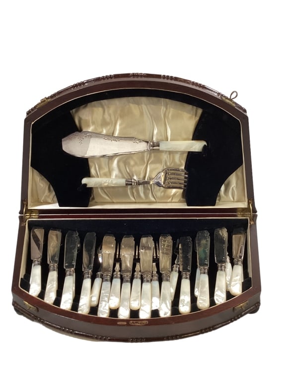 Cased English Fish Set (1 of 5)