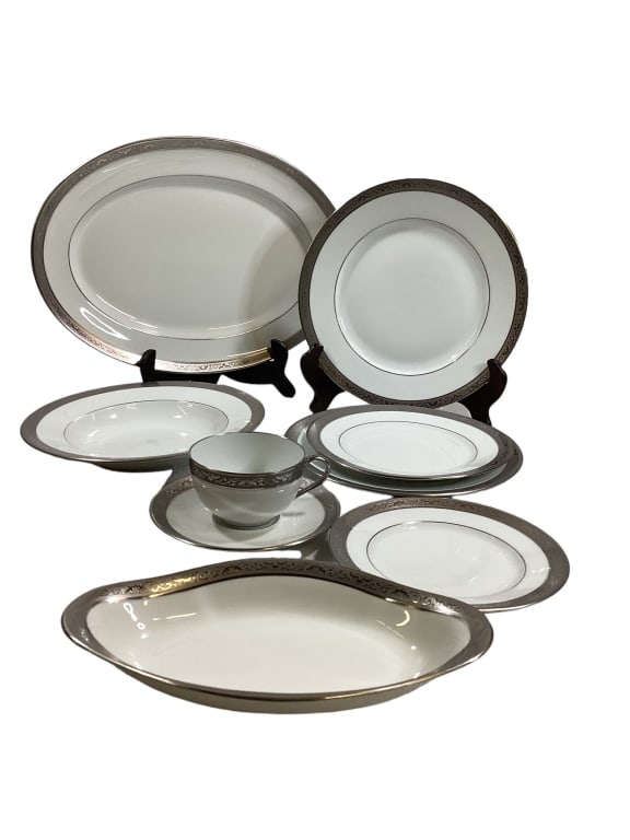 Porcelain Dinnerware Set (1 of 6)