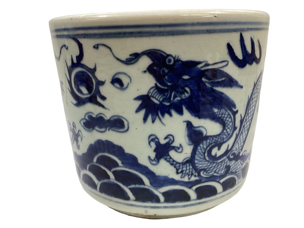 Chinese Brush Pot, 19th Century: Large 8 x 7 inches, with undulating dragons, blue and white Line Item # 2