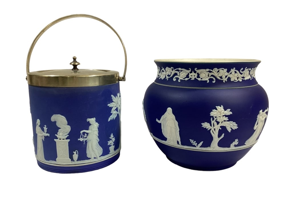 Wedgwood Jardinere, and Biscuit  Barrel (1 of 7)