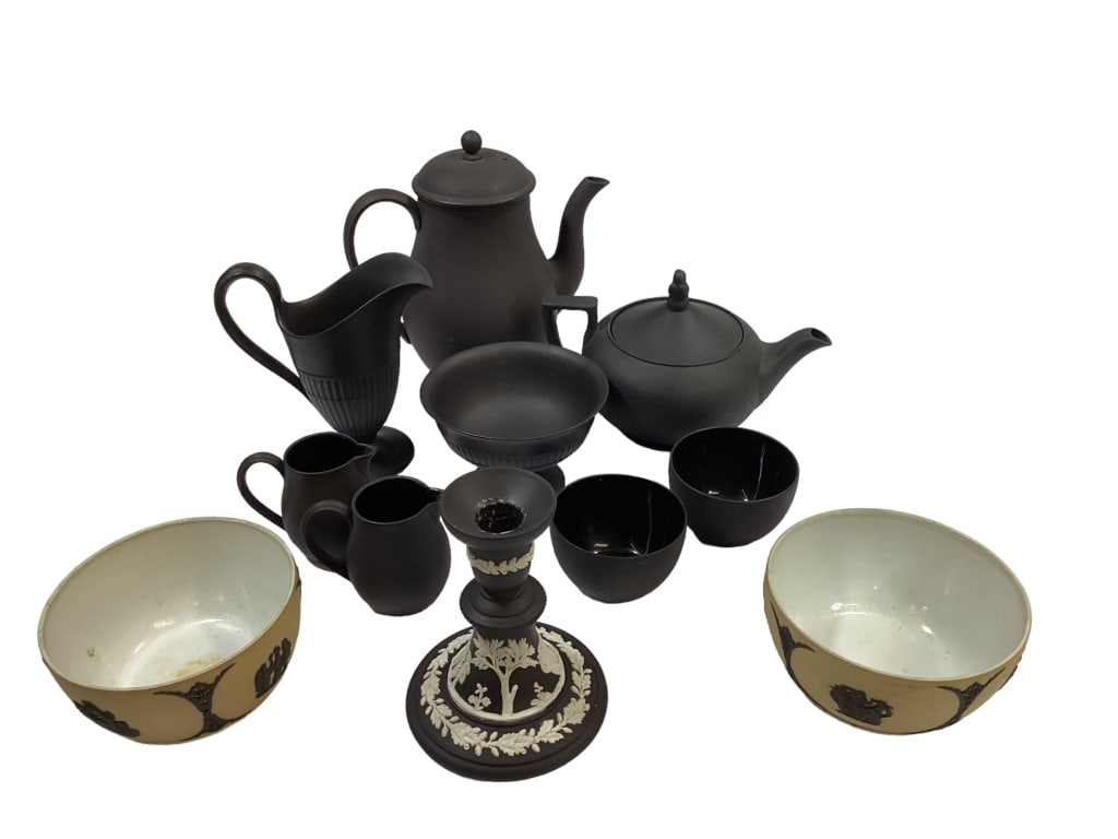 11 Pieces Wedgwood (1 of 7)